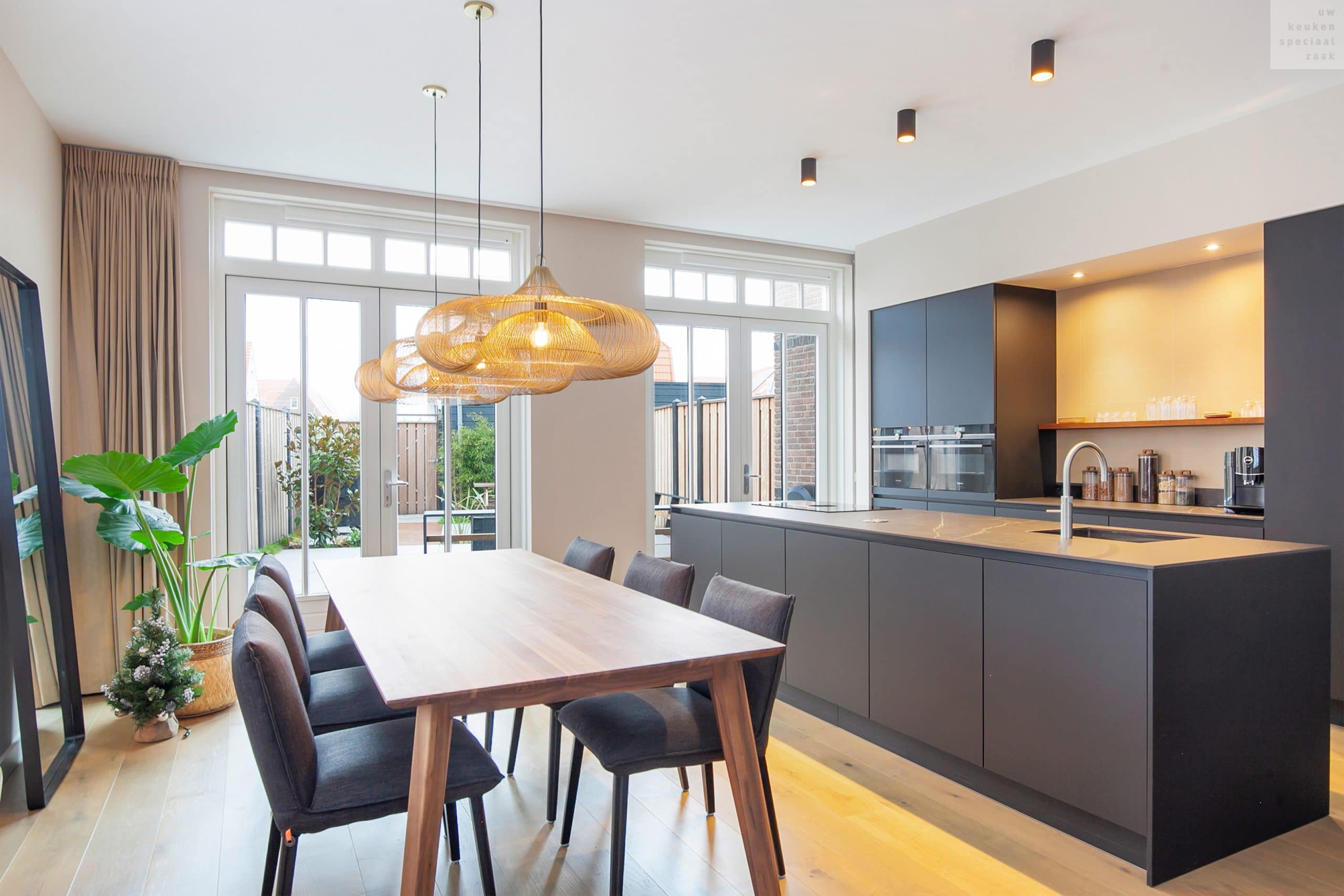 01_Verkade_Keuken_Eiland_Zwart_Holsteijn-2560×1707