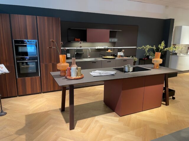 NX870-showroom-640×480
